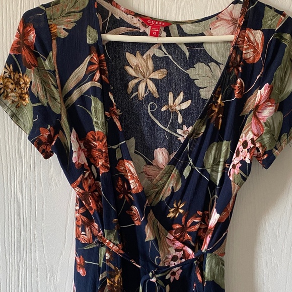 NWOT Guess Floral Wrap Dress - Picture 2 of 10